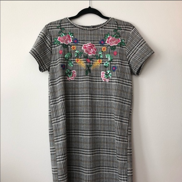 Zara Dress w/ embroided flowers - Picture 1 of 4